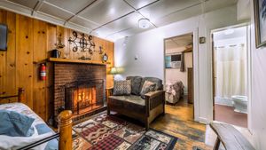 Asheville North Carolina Cabins, Cabins in Weaverville NC, Lodges in Asheville, Log Cabin Near Asheville NC, Log Cabin Motor Court